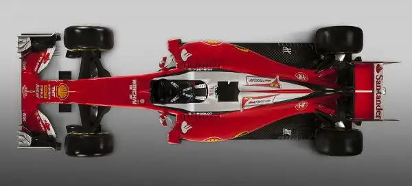 Si chiama SF16-H la nuova monoposto di Maranello e presenta un'inedita livrea con numerose zone bianche all'altezza dell'abitacolo e del cofano motore, che richiamano le vetture degli anni '70. 