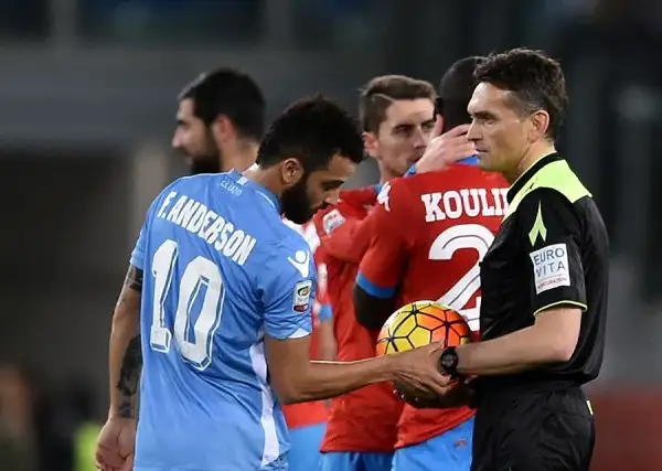Gli azzurri risolvono l'insidiosa trasferta di Roma nella prima mezz'ora di gioco, stendendo la Lazio con un uno-due micidiale firmato Higuain (23 gol su 23 match) e Callejon.