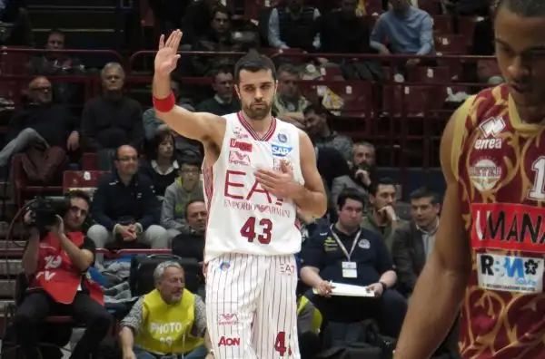 Ultimo quarto di finale senza storia: l'Olimpia domina e si guadagna il biglietto per il derby lombardo con Cremona.