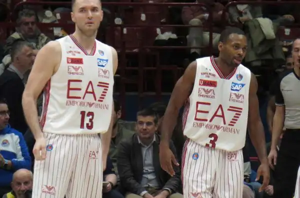 Ultimo quarto di finale senza storia: l'Olimpia domina e si guadagna il biglietto per il derby lombardo con Cremona.