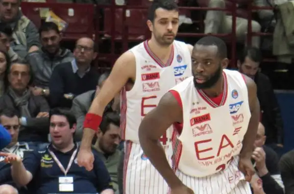 Ultimo quarto di finale senza storia: l'Olimpia domina e si guadagna il biglietto per il derby lombardo con Cremona.
