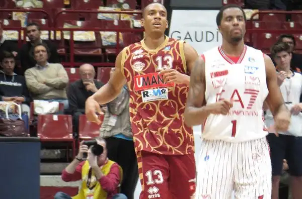Ultimo quarto di finale senza storia: l'Olimpia domina e si guadagna il biglietto per il derby lombardo con Cremona.