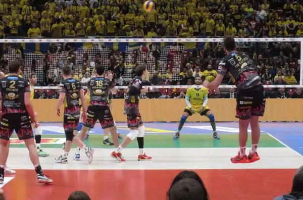 Atanasijevic e compagni sconfitti dalla squadra di Bruno e Ngapeth nella prima semifinale della Coppa Italia Superlega 2016.