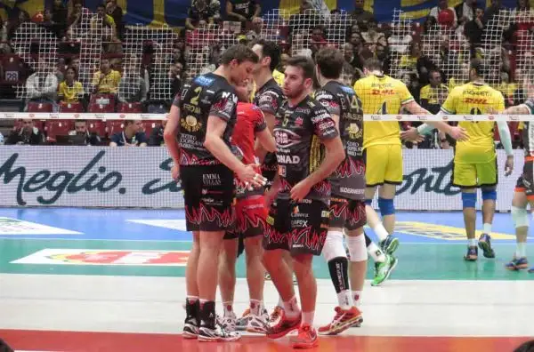 Atanasijevic e compagni sconfitti dalla squadra di Bruno e Ngapeth nella prima semifinale della Coppa Italia Superlega 2016.