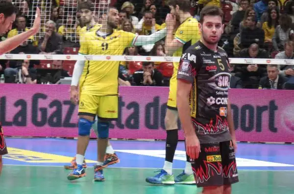 Atanasijevic e compagni sconfitti dalla squadra di Bruno e Ngapeth nella prima semifinale della Coppa Italia Superlega 2016.