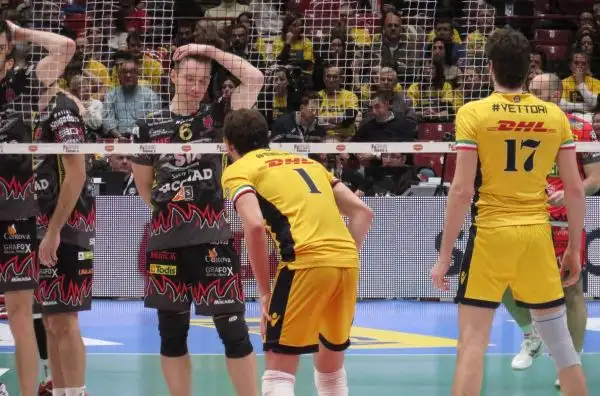 Atanasijevic e compagni sconfitti dalla squadra di Bruno e Ngapeth nella prima semifinale della Coppa Italia Superlega 2016.