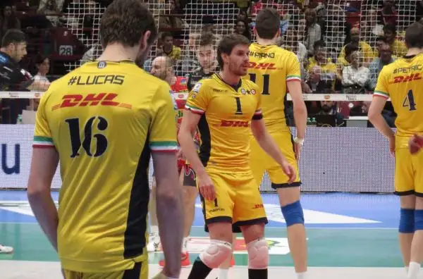 Atanasijevic e compagni sconfitti dalla squadra di Bruno e Ngapeth nella prima semifinale della Coppa Italia Superlega 2016.