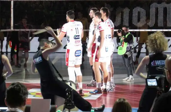 Finale di Coppa Italia a senso unico: Ngapeth e compagni bissano il successo dello scorso anno davanti agli 11.000 del Forum di Assago.