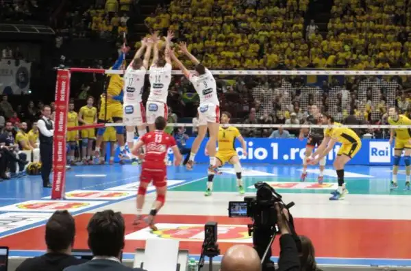 Finale di Coppa Italia a senso unico: Ngapeth e compagni bissano il successo dello scorso anno davanti agli 11.000 del Forum di Assago.