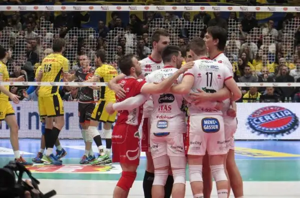 Finale di Coppa Italia a senso unico: Ngapeth e compagni bissano il successo dello scorso anno davanti agli 11.000 del Forum di Assago.