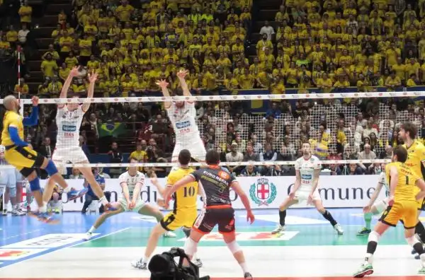 Finale di Coppa Italia a senso unico: Ngapeth e compagni bissano il successo dello scorso anno davanti agli 11.000 del Forum di Assago.