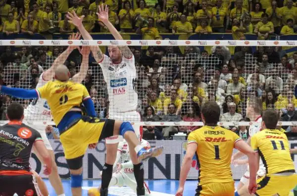 Finale di Coppa Italia a senso unico: Ngapeth e compagni bissano il successo dello scorso anno davanti agli 11.000 del Forum di Assago.