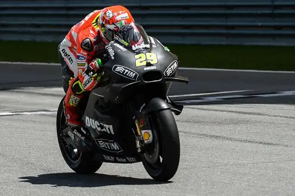 Rossi e compagni sono tornati in pista a Sepang.