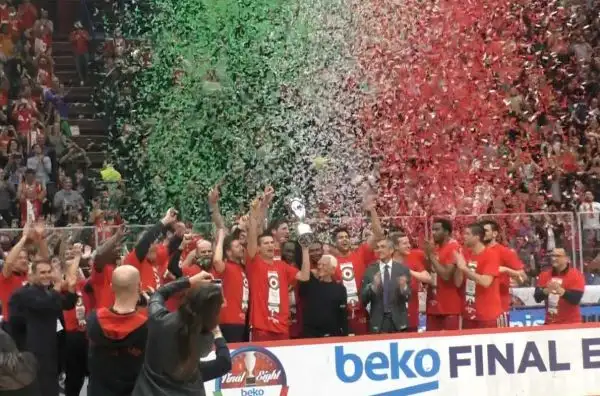 Le immagini dei festeggiamenti per la Coppa Italia rivinta dopo vent'anni.