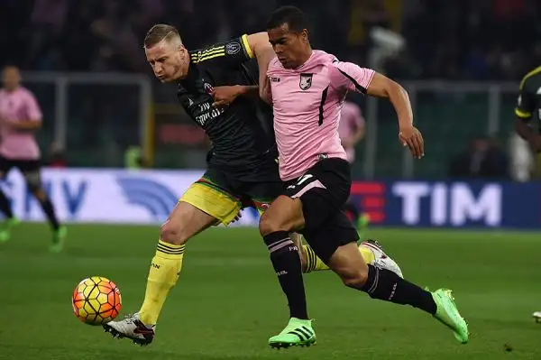 I rossoneri sfruttano l'onda della stracittadina milanese e vincono con autorità a Palermo per 2-0 grazie alle reti di Bacca (assist di Abate) e Niang (rigore).