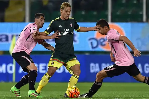 I rossoneri sfruttano l'onda della stracittadina milanese e vincono con autorità a Palermo per 2-0 grazie alle reti di Bacca (assist di Abate) e Niang (rigore).