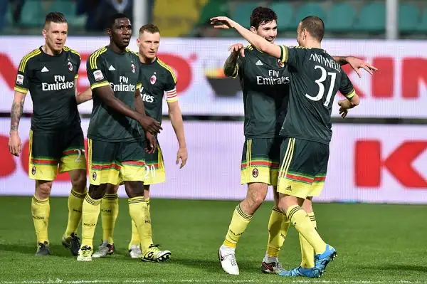 I rossoneri sfruttano l'onda della stracittadina milanese e vincono con autorità a Palermo per 2-0 grazie alle reti di Bacca (assist di Abate) e Niang (rigore).