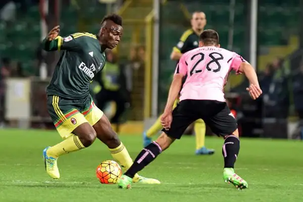 I rossoneri sfruttano l'onda della stracittadina milanese e vincono con autorità a Palermo per 2-0 grazie alle reti di Bacca (assist di Abate) e Niang (rigore).