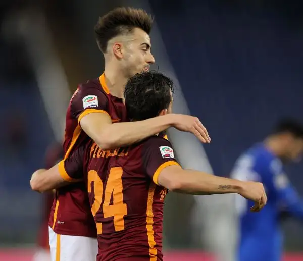 I giallorossi superano i doriani all'Olimpico nel posticipo con i gol di Florenzi e Perotti e tornano pienamente in corsa per il terzo posto. Di Fernando il gol dei blucerchiati.