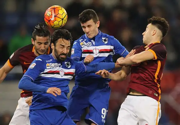 I giallorossi superano i doriani all'Olimpico nel posticipo con i gol di Florenzi e Perotti e tornano pienamente in corsa per il terzo posto. Di Fernando il gol dei blucerchiati.