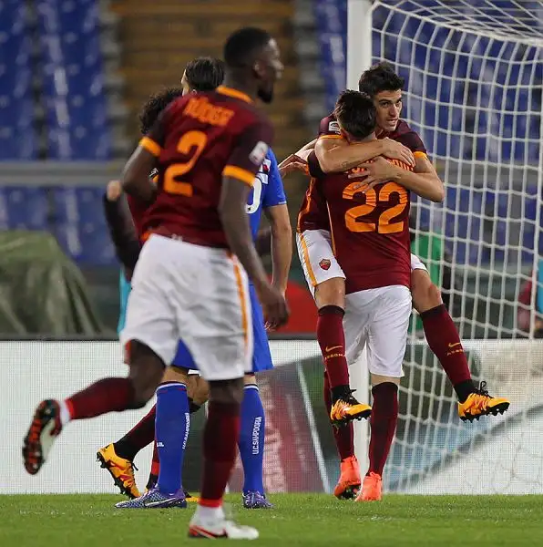 I giallorossi superano i doriani all'Olimpico nel posticipo con i gol di Florenzi e Perotti e tornano pienamente in corsa per il terzo posto. Di Fernando il gol dei blucerchiati.
