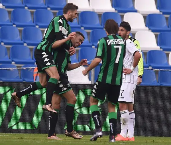 Pareggio spettacolare tra Sassuolo e Palermo. I rosanero aprono le danze con Vazquez ma vengono rimontati da Defrel e Missiroli. Il 2-2 definitivo è di Djurdjevic.