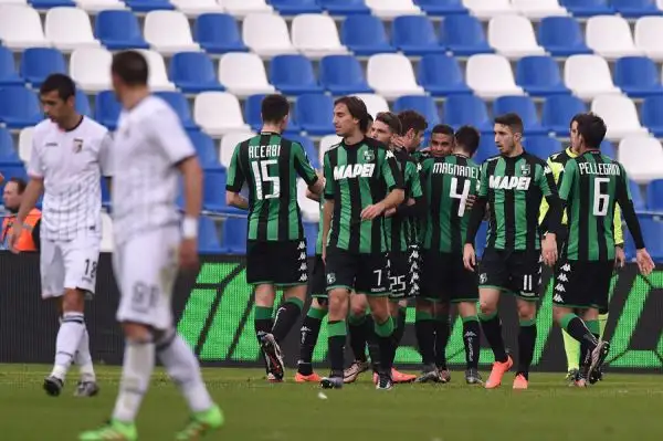 Pareggio spettacolare tra Sassuolo e Palermo. I rosanero aprono le danze con Vazquez ma vengono rimontati da Defrel e Missiroli. Il 2-2 definitivo è di Djurdjevic.