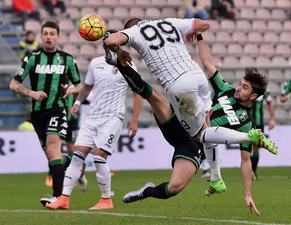 Pareggio spettacolare tra Sassuolo e Palermo. I rosanero aprono le danze con Vazquez ma vengono rimontati da Defrel e Missiroli. Il 2-2 definitivo è di Djurdjevic.