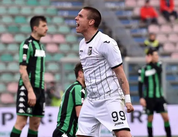 Pareggio spettacolare tra Sassuolo e Palermo. I rosanero aprono le danze con Vazquez ma vengono rimontati da Defrel e Missiroli. Il 2-2 definitivo è di Djurdjevic.