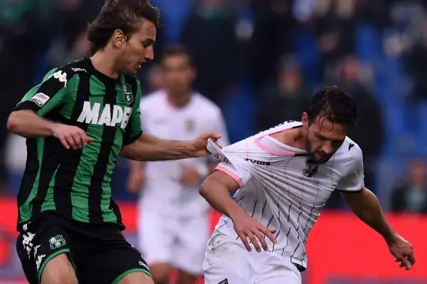 Pareggio spettacolare tra Sassuolo e Palermo. I rosanero aprono le danze con Vazquez ma vengono rimontati da Defrel e Missiroli. Il 2-2 definitivo è di Djurdjevic.