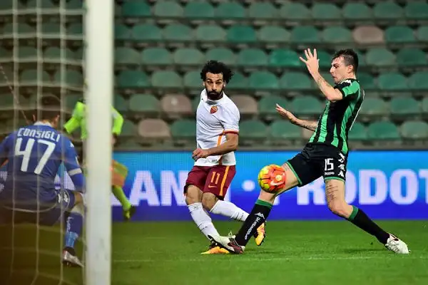 Vittoria in casa del Sassuolo per la squadra di Spalletti, con l’attaccante Berardi che sbaglia un rigore nel finale. Decisivi Salah ed El Shaarawy. Ottimo esordio per Perotti.