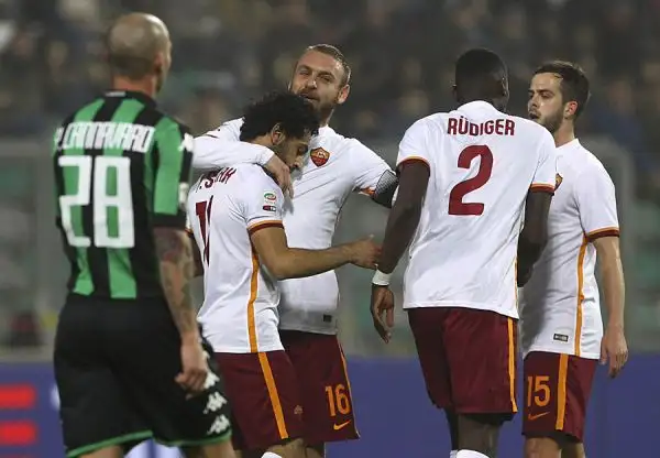 Vittoria in casa del Sassuolo per la squadra di Spalletti, con l’attaccante Berardi che sbaglia un rigore nel finale. Decisivi Salah ed El Shaarawy. Ottimo esordio per Perotti.