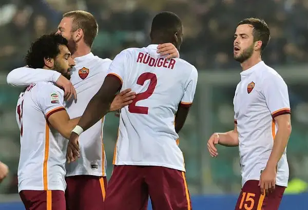 Vittoria in casa del Sassuolo per la squadra di Spalletti, con l’attaccante Berardi che sbaglia un rigore nel finale. Decisivi Salah ed El Shaarawy. Ottimo esordio per Perotti.