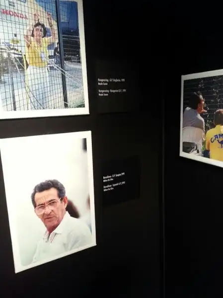 La mostra "Ayrton Senna. L’ultima notte", allestita all'Autodromo di Monza, dal 17 febbraio al 24 luglio 2016, è arricchita da una selezione di circa cento fotografie di Ercole Colombo.