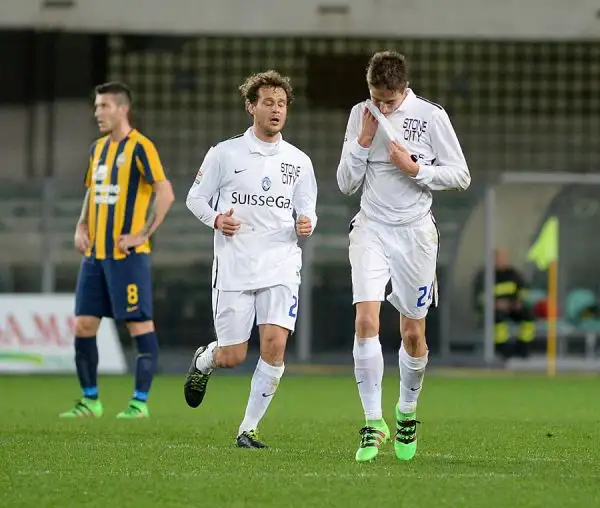 Pesante sconfitta dell'Atalanta a Verona, il fanalino di coda trova la sua prima vittoria in campionato con i gol di Siligardi e Pazzini. Di Conti il gol dei bergamaschi.