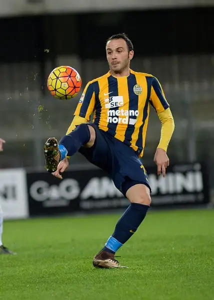 Pesante sconfitta dell'Atalanta a Verona, il fanalino di coda trova la sua prima vittoria in campionato con i gol di Siligardi e Pazzini. Di Conti il gol dei bergamaschi.