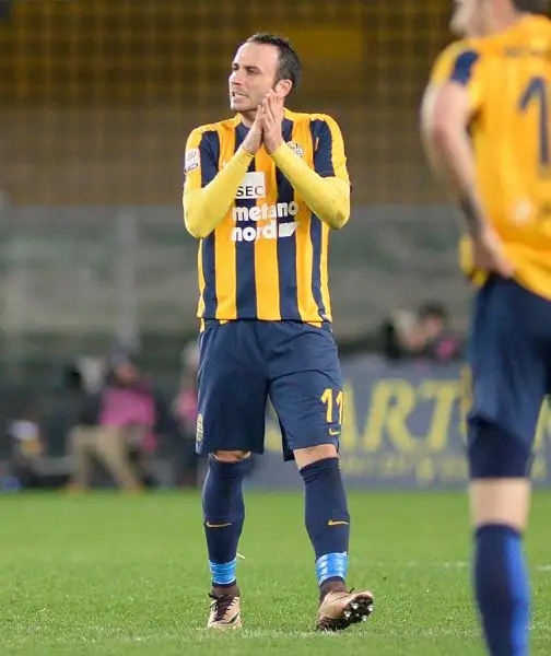 Pesante sconfitta dell'Atalanta a Verona, il fanalino di coda trova la sua prima vittoria in campionato con i gol di Siligardi e Pazzini. Di Conti il gol dei bergamaschi.