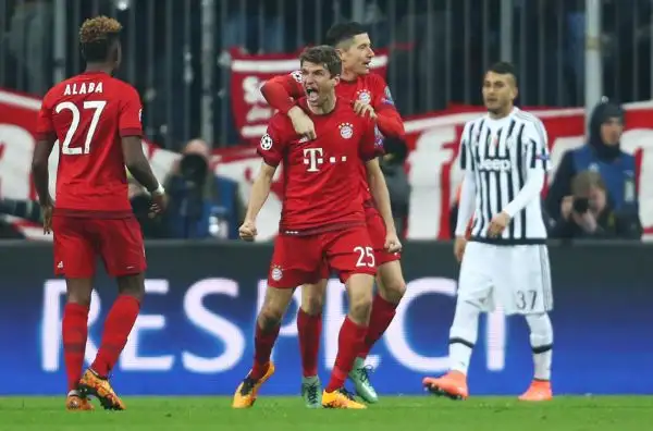 Lewandowski 6,5. Annullato fino al 73', mette la sua firma sulla rete che dà il via alla rimonta dei padroni di casa.