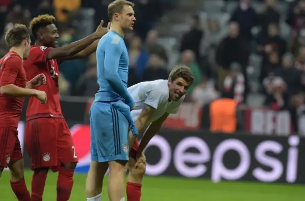 Neuer 7. Dopo qualche pasticcio in avvio sale in cattedra e compie almeno tre parate decisive. La più importante a fine primo tempo su Cuadrado.