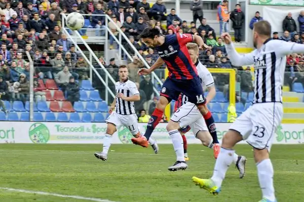 Palladino con una doppietta regala la vittoria ai pitagorici.
