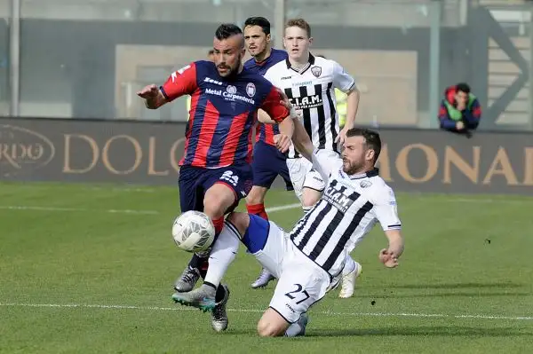 Palladino con una doppietta regala la vittoria ai pitagorici.