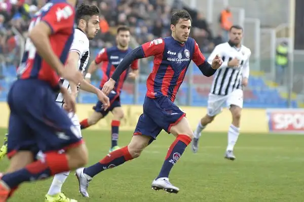 Palladino con una doppietta regala la vittoria ai pitagorici.