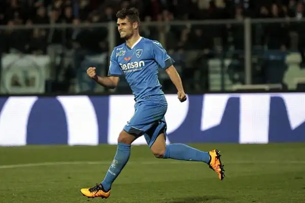 Inedito Laurini, Samp raggiunta. Il primo gol in carriera del difensore dell'Empoli vale l'1-1 nel primo anticipo del sabato.
