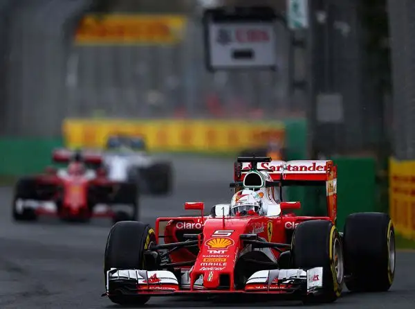 Hamilton fa il vuoto anche nella seconda sessione di prove Libere al GP d'Australia. Il pilota della Mercedes ha fatto registrare il miglior tempo (1'38"841). Alle sue spalle Hulkenberg e Raikkonen.