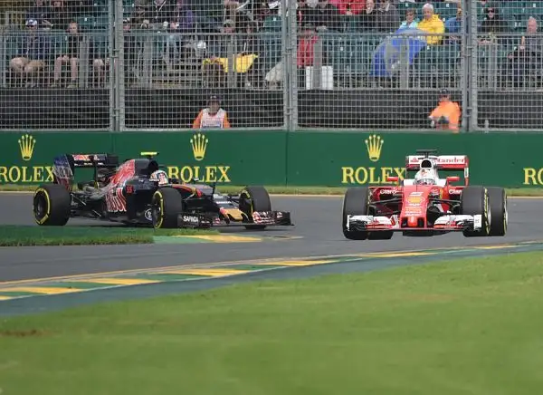 Hamilton fa il vuoto anche nella seconda sessione di prove Libere al GP d'Australia. Il pilota della Mercedes ha fatto registrare il miglior tempo (1'38"841). Alle sue spalle Hulkenberg e Raikkonen.