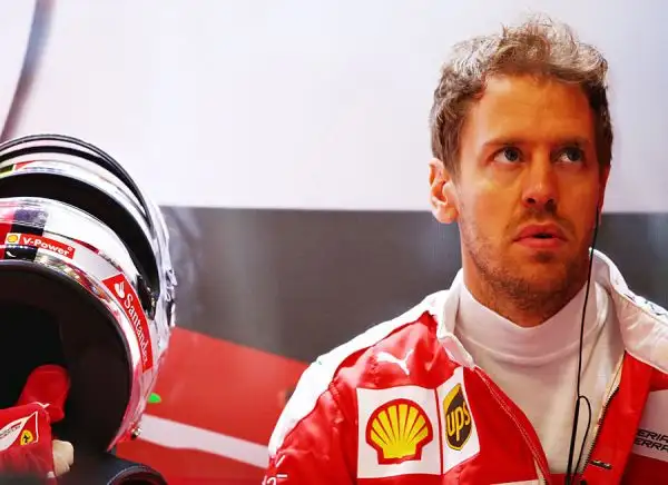 Hamilton fa il vuoto anche nella seconda sessione di prove Libere al GP d'Australia. Il pilota della Mercedes ha fatto registrare il miglior tempo (1'38"841). Alle sue spalle Hulkenberg e Raikkonen.
