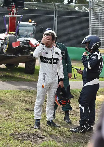 A Melborune le due Frecce d'argento chiudono al primo ed al secondo posto con Rosberg e Hamilton ma Vettel, terzo, è motlo vicino. Raikkonen costretto al ritiro. 