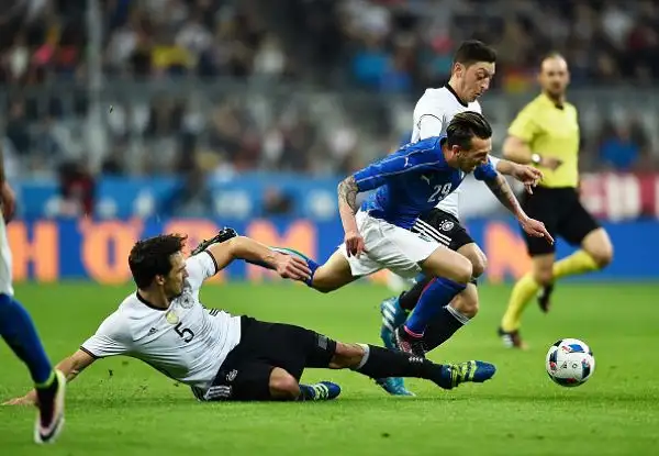 Bernardeschi 5,5. Gettato nella mischia in una partita quasi impossibile. Insufficienza inevitabile ma è uno dei pochi azzurri di talento.