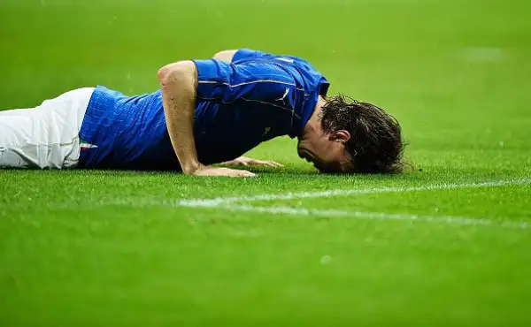 Montolivo 4,5. Paga il suo scarso dinamismo al cospetto dei razzenti avversari. Bocciatura pesante.