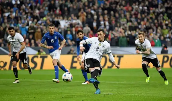 Ozil 6,5. Riesce a lasciare il segno su rigore nel finale.